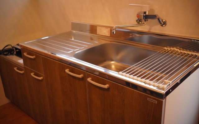 瀬戸内ハウス 疲れを癒す木のお家 バス停より徒歩3分 Free WIFI 無料駐車場 – Kitchen – Sakaide