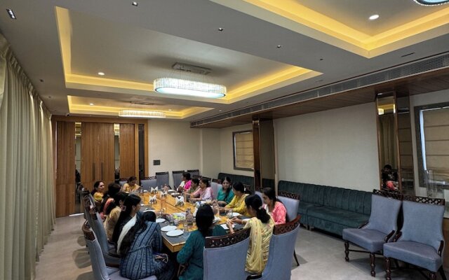 Hotel Aditya Grand - Bhopal