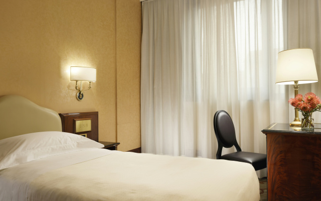 Отель UNAHOTELS Scandinavia Milano