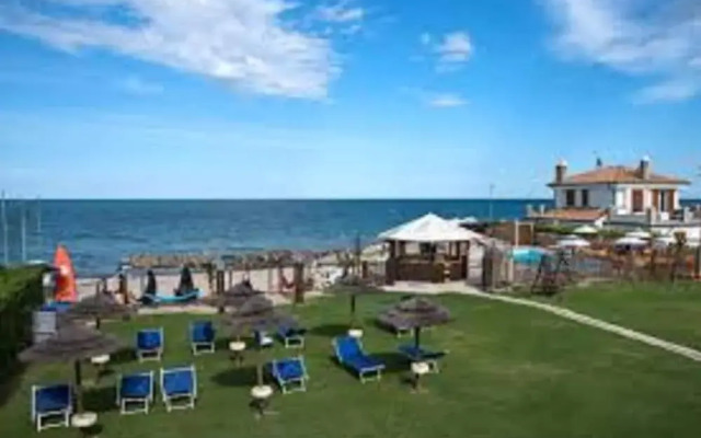 Seafront Apartment for Rent 6 Sleeps Skyscraper