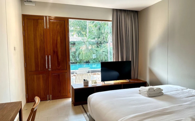 SUNKISS pool.bed.cafe