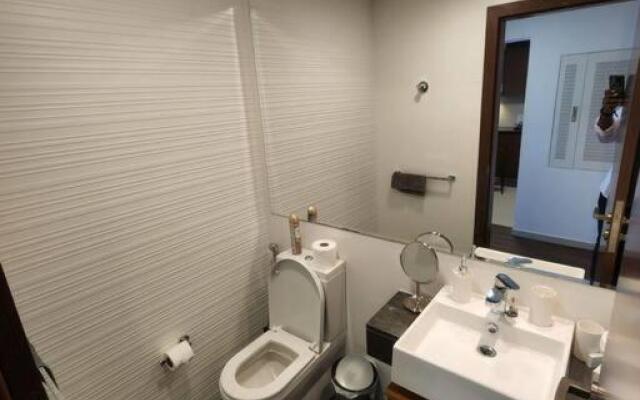 Cozy 1BR in Iconic Tower