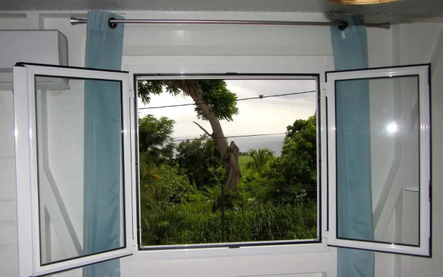 Or bleu-Bungalow volcan Soufriere-Vue sur mer