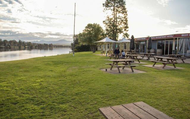 Moruya Waterfront Hotel Motel