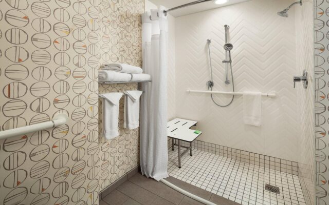 Holiday Inn Long Beach - Downtown Area