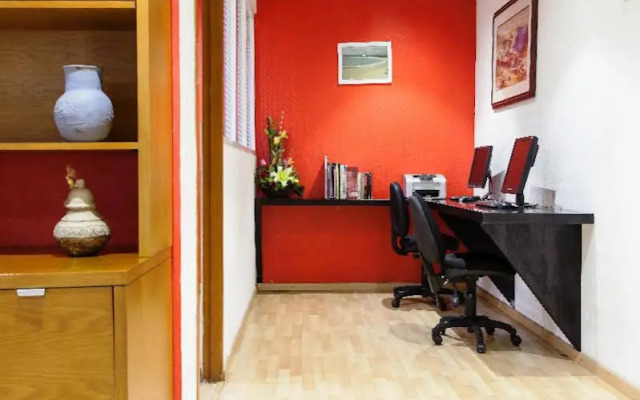 Hotel NH Lázaro Cárdenas