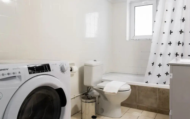 Pleasant 2BR Apartment near HELEXPO