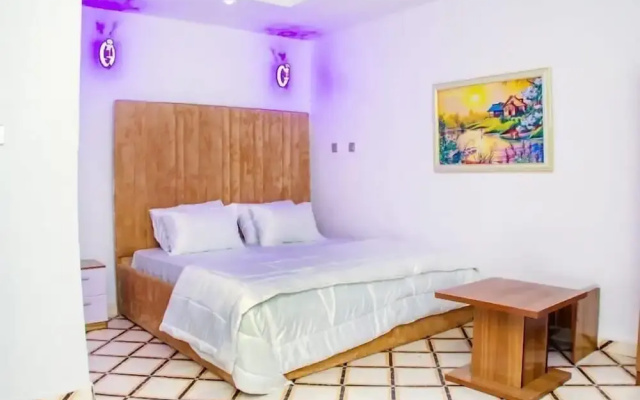 Hollysee Hotel and Suites