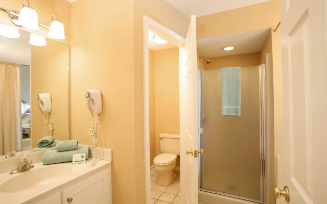 Pointes North Beachfront Hotel