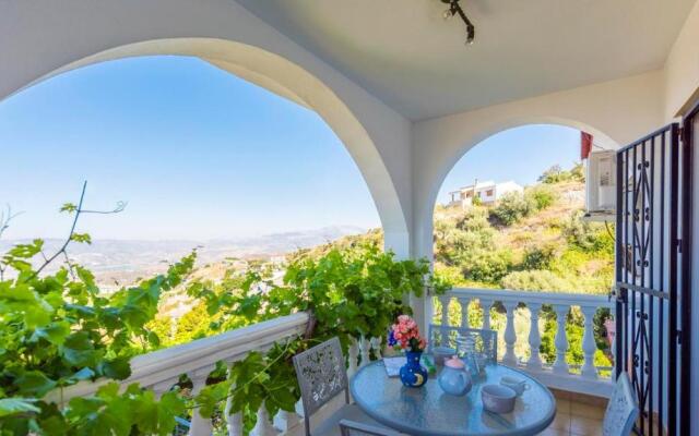 Casa Los Naranjos Canillas de Aceituno by Ruralidays