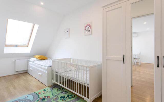 Sunny Penthouse with Terrace. DG7