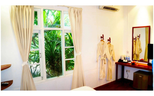 Oasis Hotel