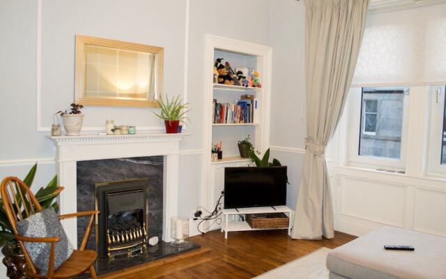 Spacious 1 Bedroom Flat Near Haymarket