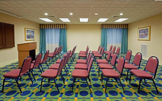 Holiday Inn Express & Suites Reading by IHG