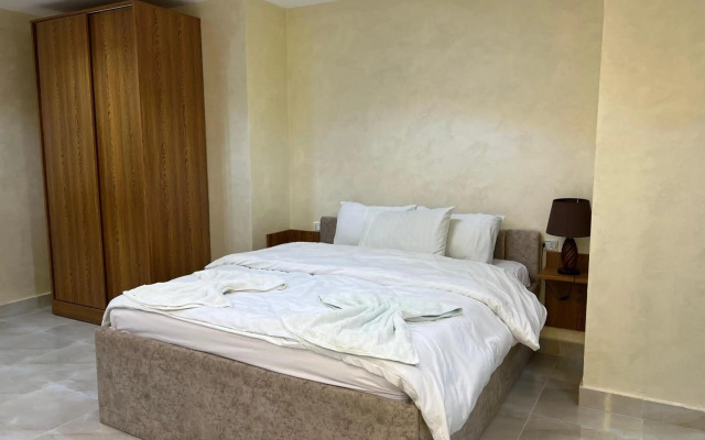 Pyramids Height Inn