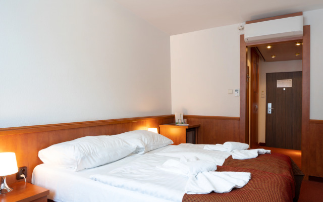 Hotel Tristar