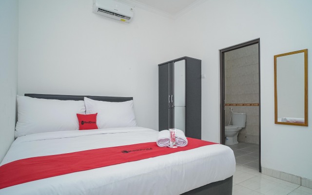 RedDoorz near RS Patria IKKT