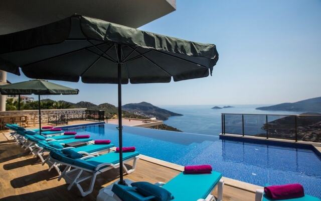 Villa Roza by Akdenizvillam