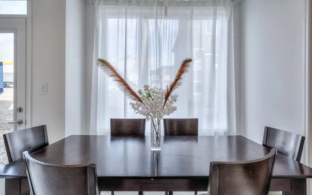 Waterfront Avenue Suites
