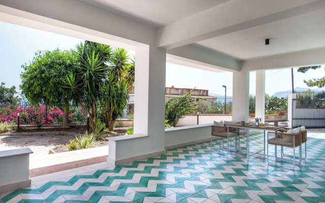 Sea Frame Design Apartments with Pool by Wonderful Italy