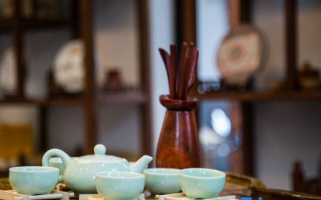 Yixin Courtyard hotel (Dali Ancient City South Gate)