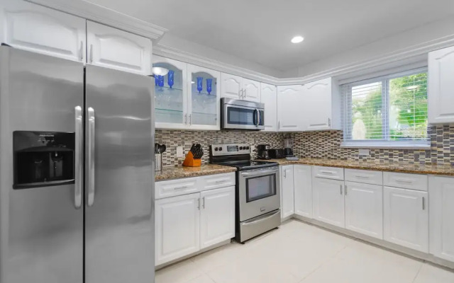 Peaceful Comfort: Comfortable Miami Home