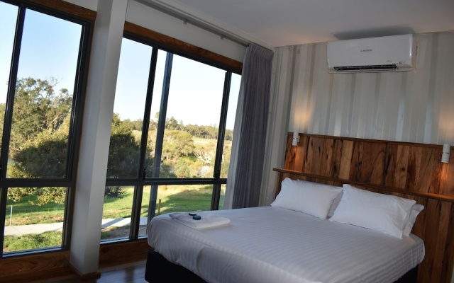 Stirling Estate Chalets – Guest Rooms – Stirling Estate