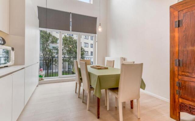 Magnificent modern, sleek & stylish decorated Loft