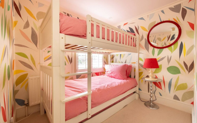 A Royal Residence Stylish 2 Bedroom in Kensington