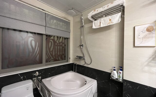 Paris Of Dragonbay Hotel