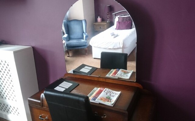 Heathcliff House, Exclusively for Adults, Free Large Car Park