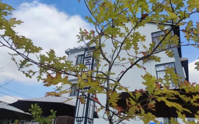 Lishuilouting Inn (Xiuyan Road Subway Station)