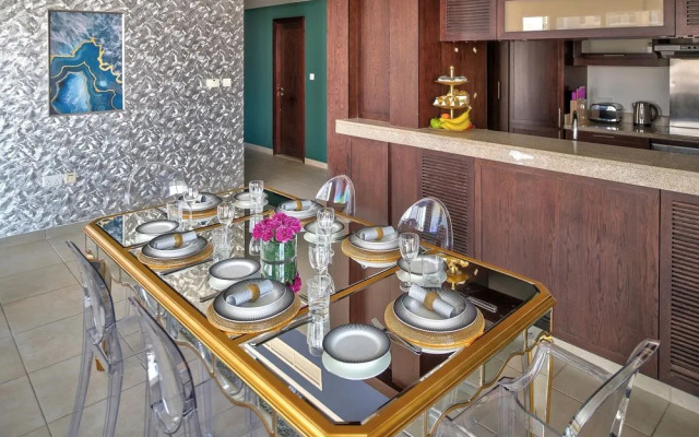 Luxury Staycation - The Residences Tower