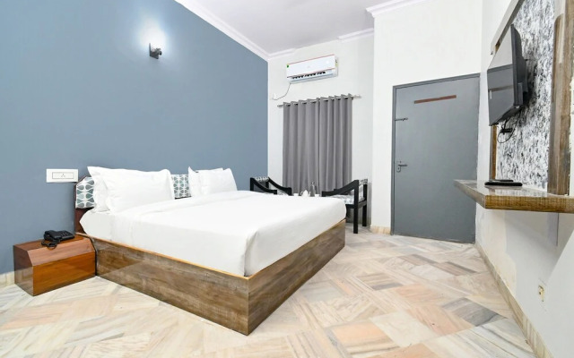 Fabhotel Classic Holiday