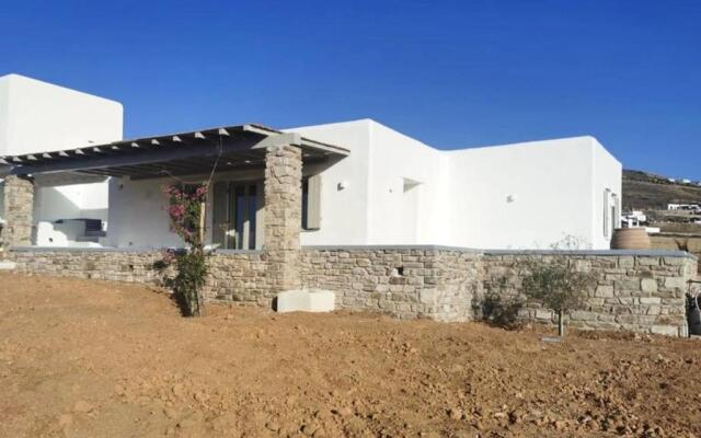 2 bedrooms house with sea view and enclosed garden at Antiparos 1 km away from the beach