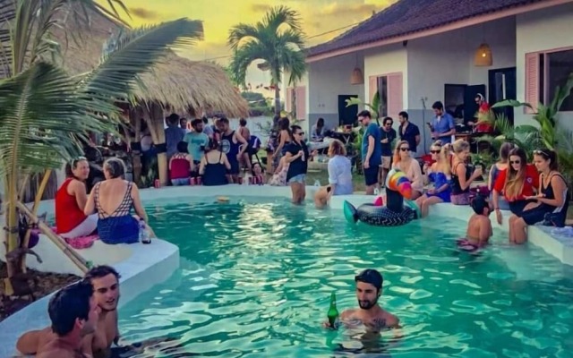 Clandestino - Hostel