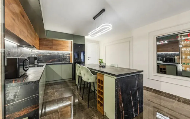Miracle No 8 Central Modern Duplex