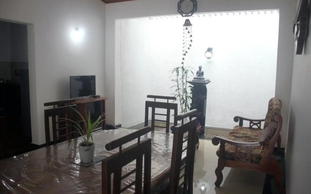 The Breeze Pinnawala Homestay