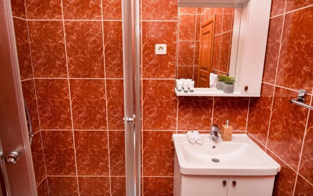 Amazing Apartment in Podstrana With 1 Bedrooms and Wifi