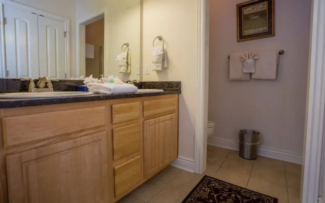 Tuscany Hills 3 Bedroom Villa by RedAwning