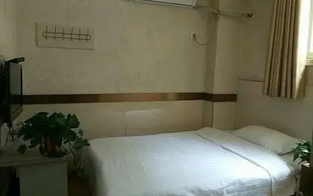 Xinyang Longtai Express Hotel