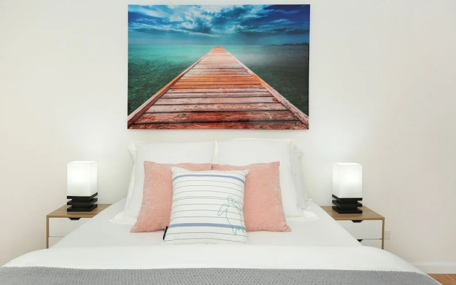 Oahu Tradewinds Plaza 601 Condo