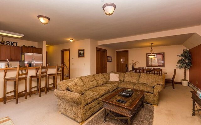 Oro Grande by Summit County Mountain Retreats