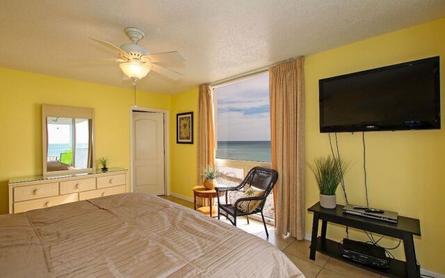 Shoreline 1051 Condo by RedAwning