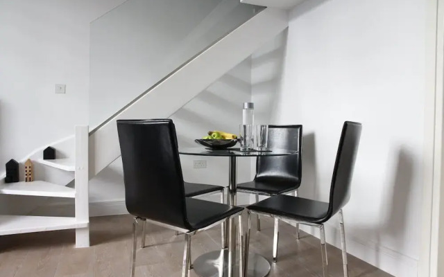 3B Princes Square Luxurious Wonderful Double Bed Apartment