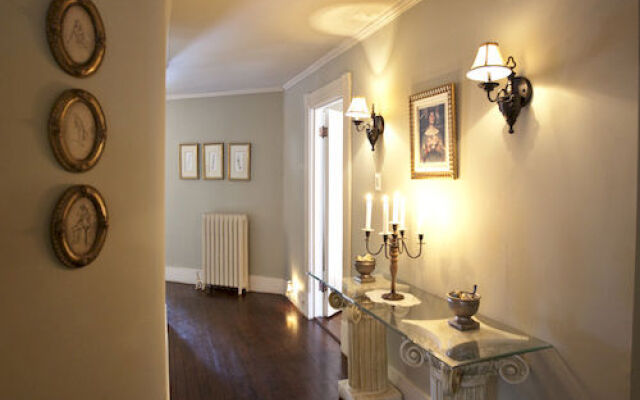 Les Caprices De Victoria