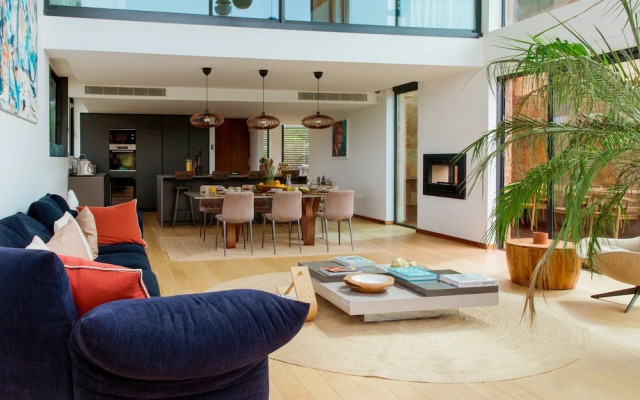 Troya Regal Villa By Cadenzalux