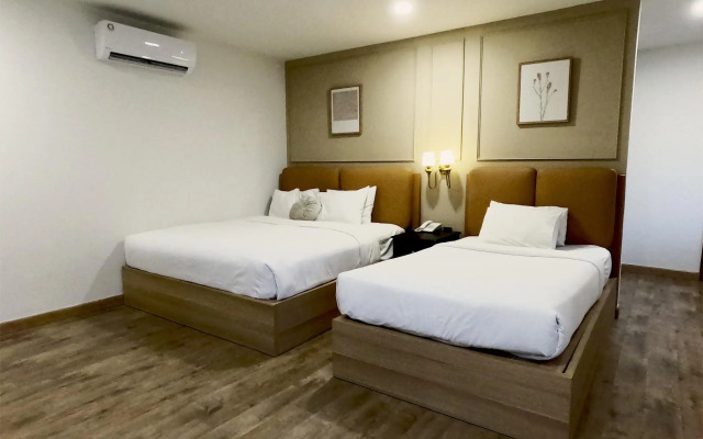 SAZI Resin Hotel - Free Nails/HairWash