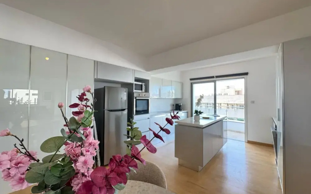 Balcony Views - Specious 2 BR Flat
