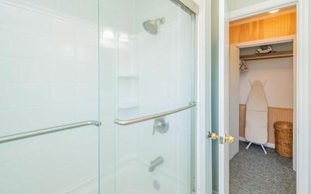 Beach Barracks by Oak Island Accommodations